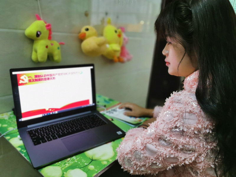 班主任罗曼莉学习照片2 (1)